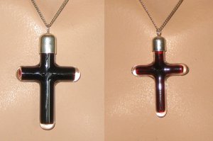 Kreuz-Glas-BLUT-925